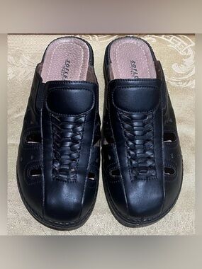 Women’s Soflex Shoes, Size 8